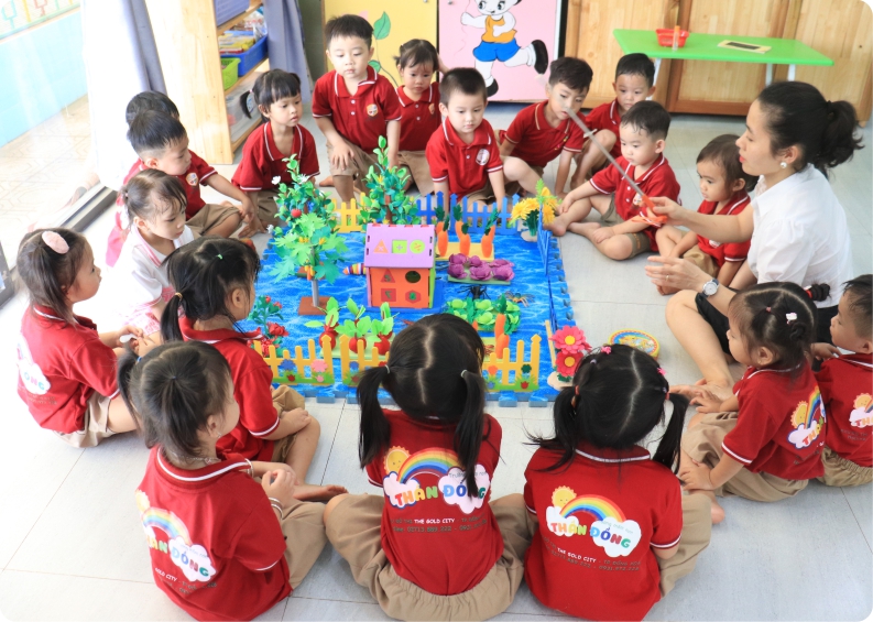 chương trình Montessori phát triển các giác quan của bé