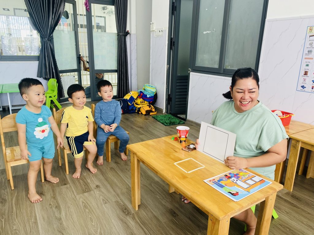 Co so vat chat hien dai – Khong gian hoc tap than thien tai Than Dong School 4