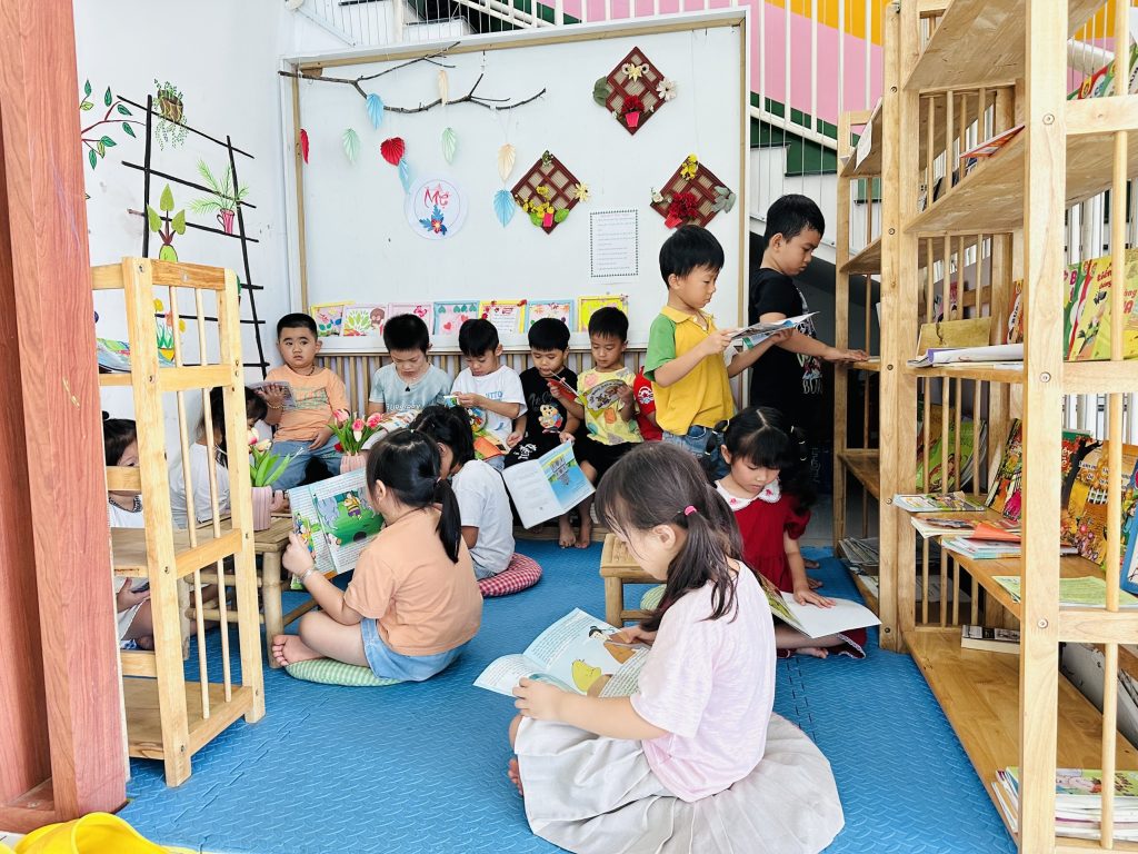Co so vat chat hien dai – Khong gian hoc tap than thien tai Than Dong School 6