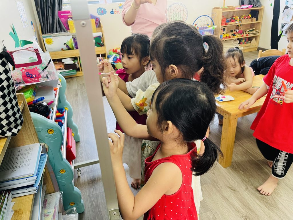 Tam nhin su menh gia tri cot loi Kim chi nam trong moi hoat dong cua he thong Giao duc Than Dong 1