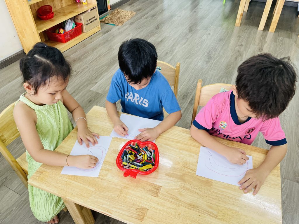 Tam nhin su menh gia tri cot loi Kim chi nam trong moi hoat dong cua he thong Giao duc Than Dong 5