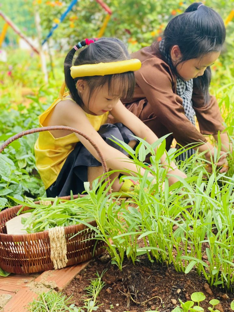 Be vui choi hoat dong ngoai troi 13