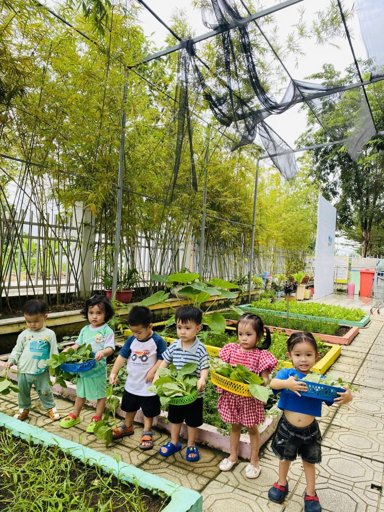 Be vui choi hoat dong ngoai troi 3