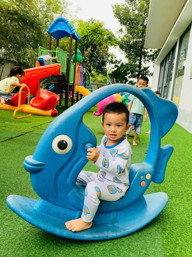 Be vui choi hoat dong ngoai troi 6