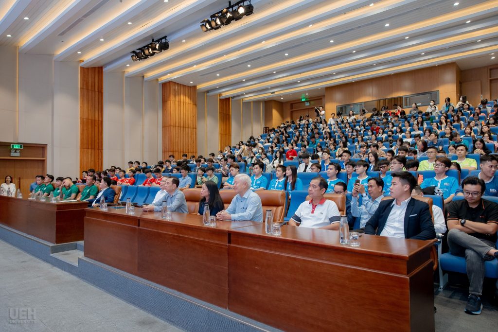Cong Phuong Tan Truong Tuan Tai do bo UEH League 2025 1