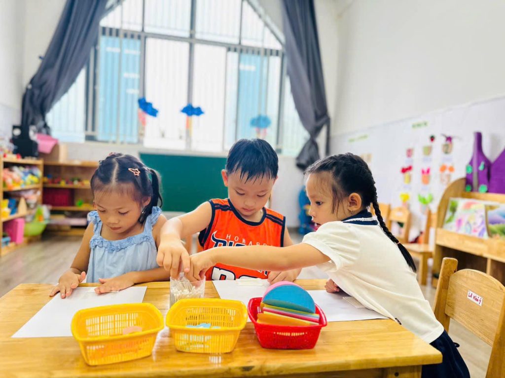 Cung be lam khinh khi cau 1