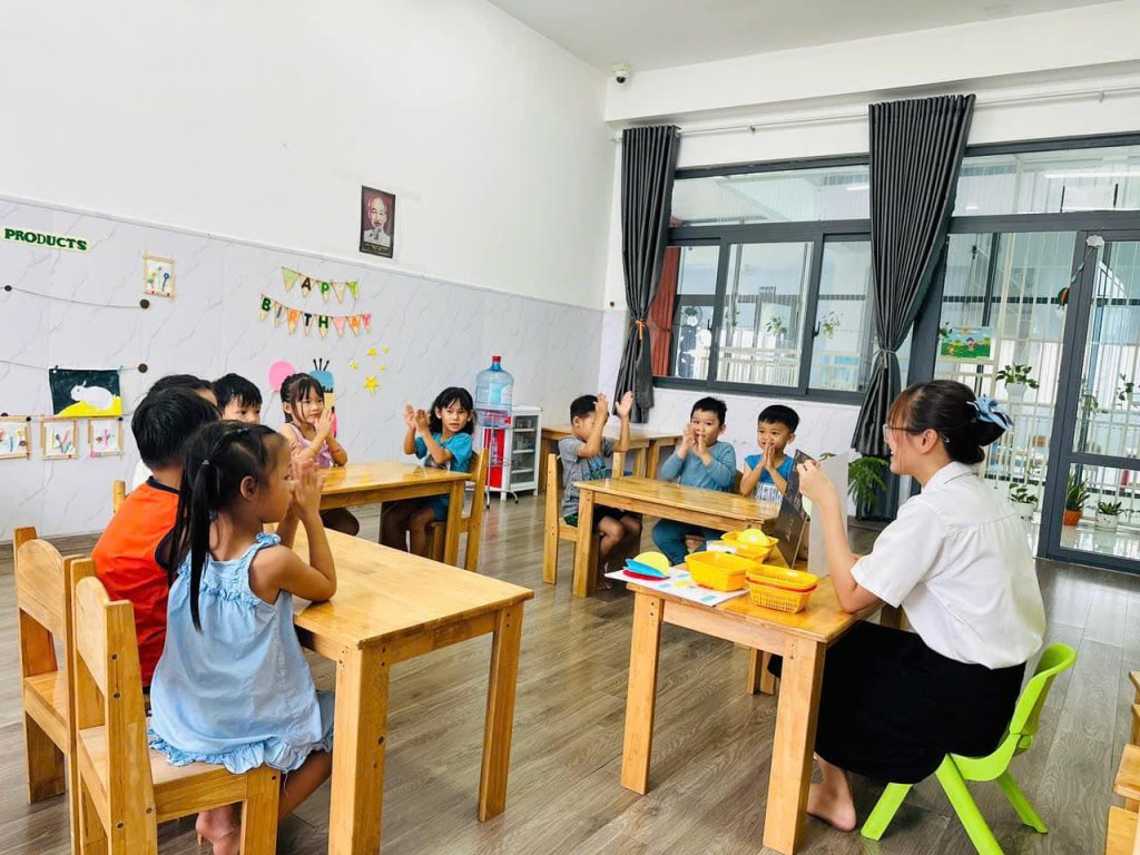 Cung be lam khinh khi cau 8