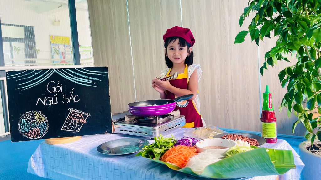 Cung be vao bep tai Than Dong School 9
