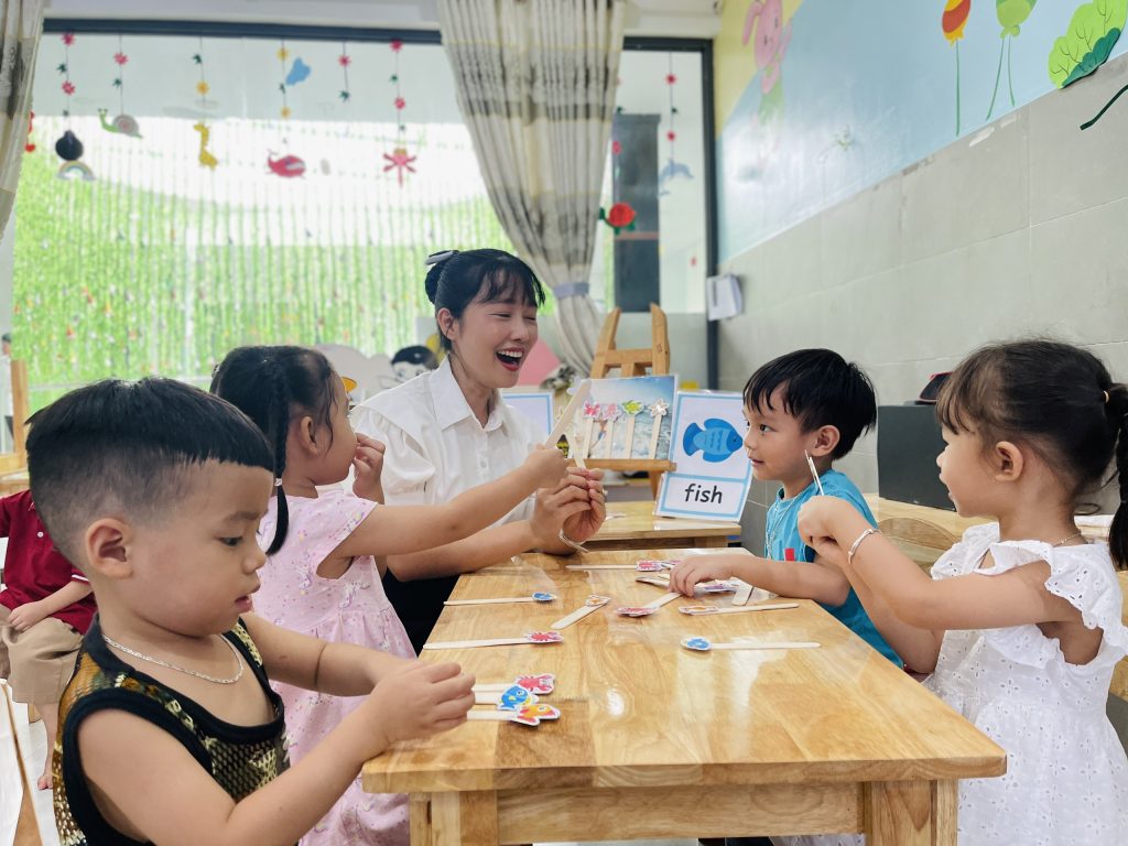 Doi ngu giao vien tan tam chuyen mon vung vang tai Than Dong School 1