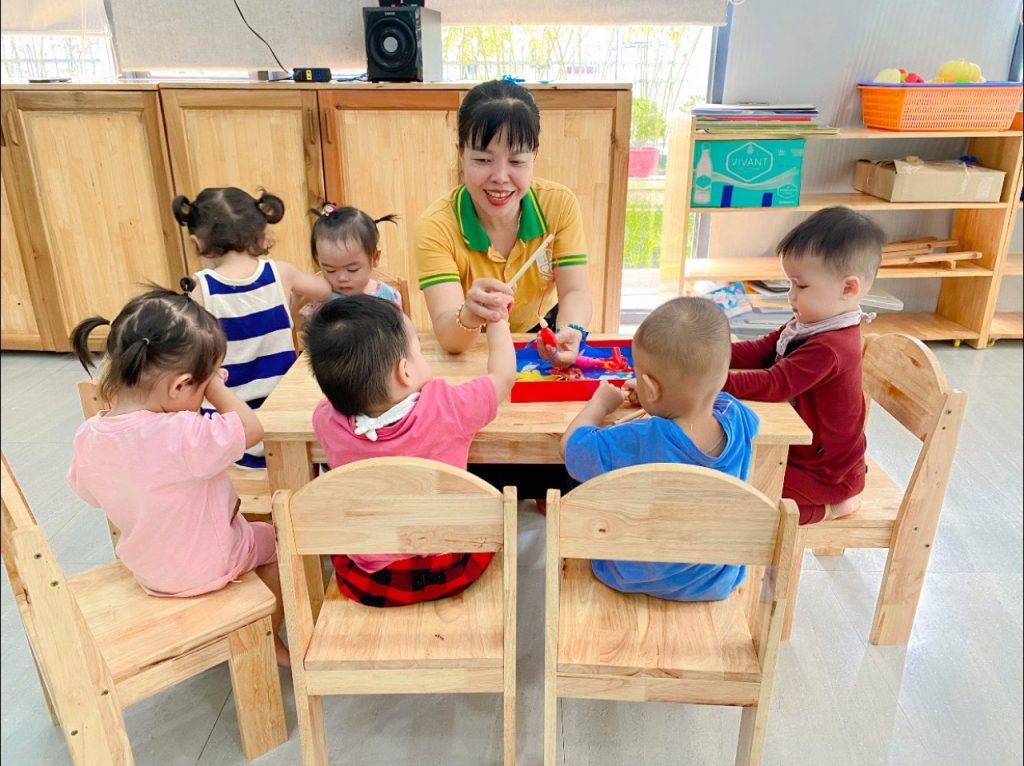 Doi ngu giao vien tan tam chuyen mon vung vang tai Than Dong School 2