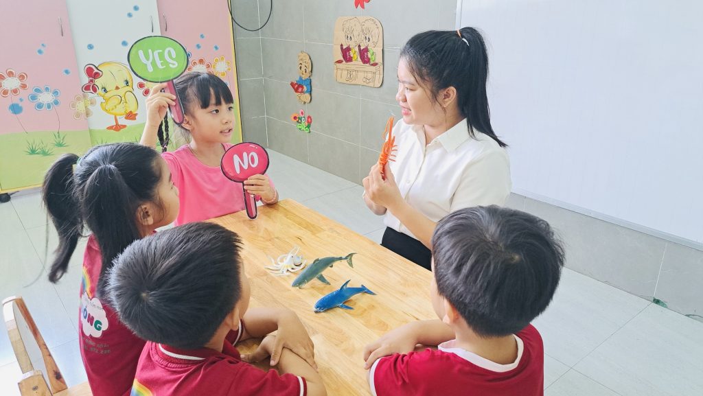 Doi ngu giao vien tan tam chuyen mon vung vang tai Than Dong School 4
