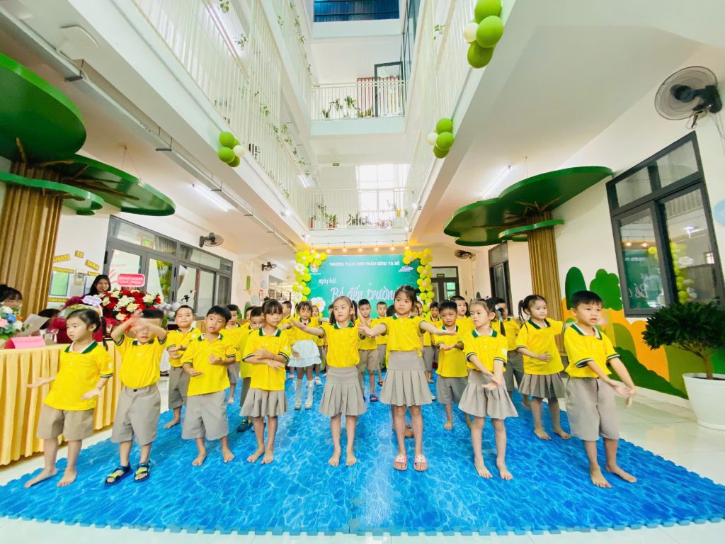 Khai giang nam hoc 2024–2025 tai Than Dong School 5
