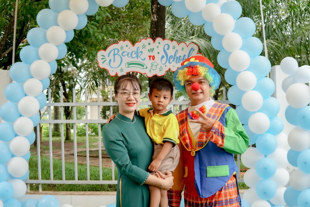 Khai giang nam hoc 2024–2025 tai Than Dong School 8