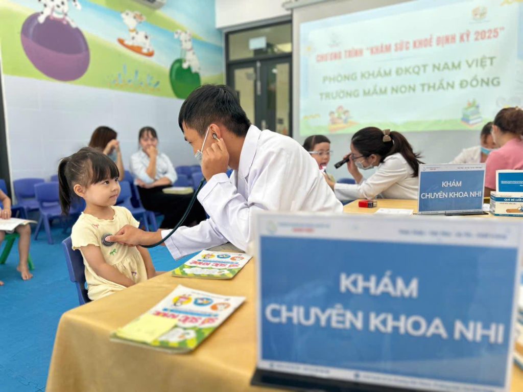 Kham suc khoe dinh ky lan 2 cho cac Be tai Than Dong 5