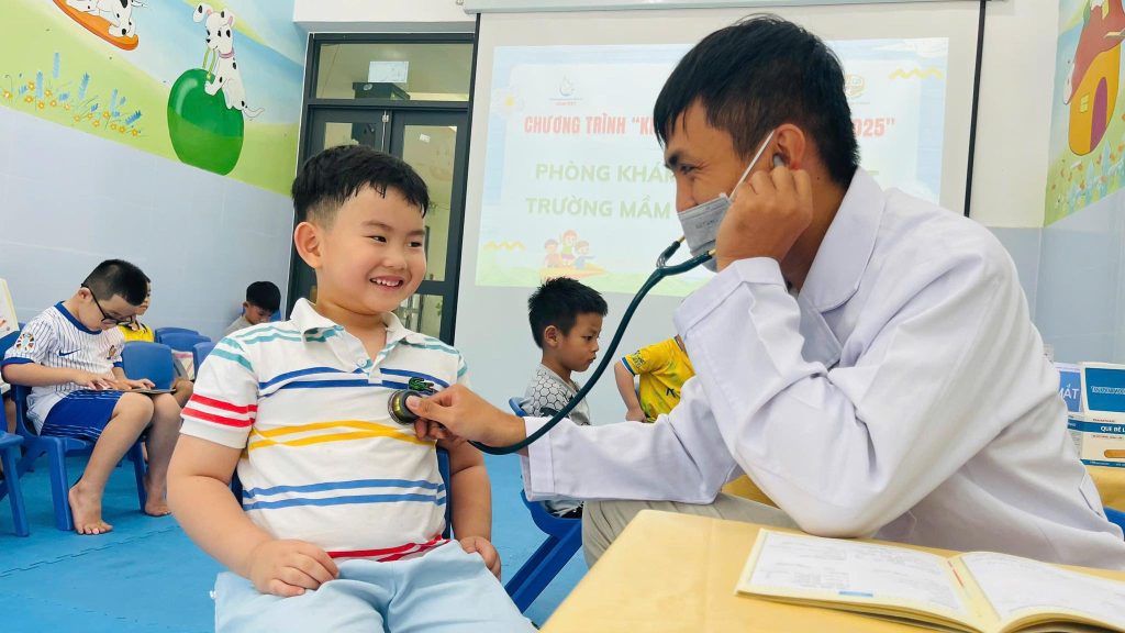 Kham suc khoe dinh ky lan 2 cho cac Be tai Than Dong 6