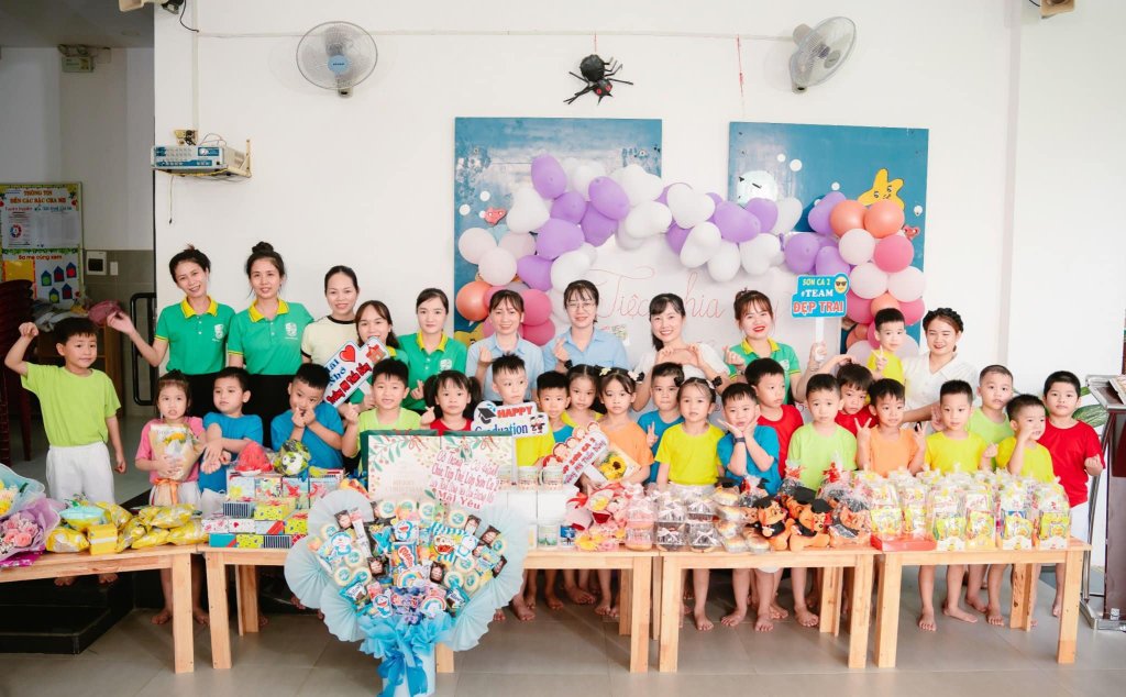Le chia tay cac be lop La nam 2023 18