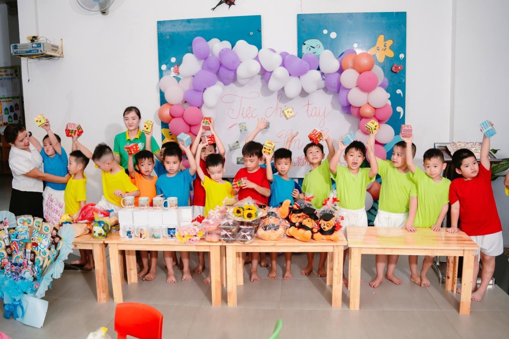 Le chia tay cac be lop La nam 2023 5