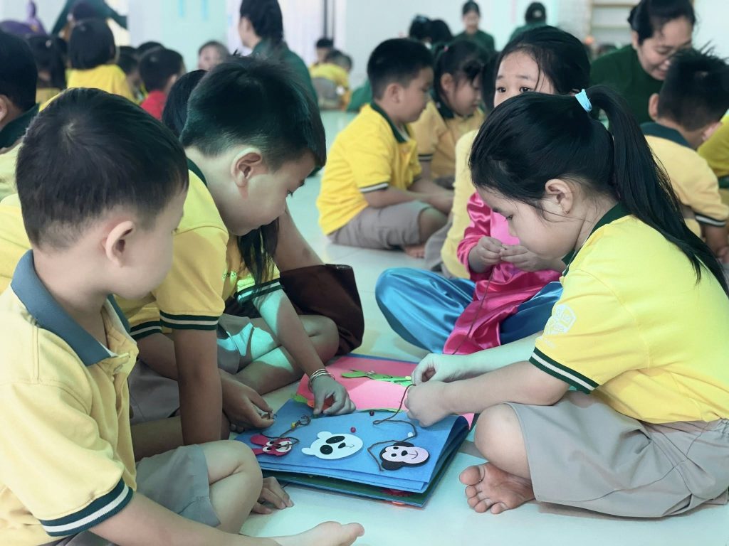 Ngay Hoi Sach tai Truong Mam Non CLC Than Dong Loc Ninh 13