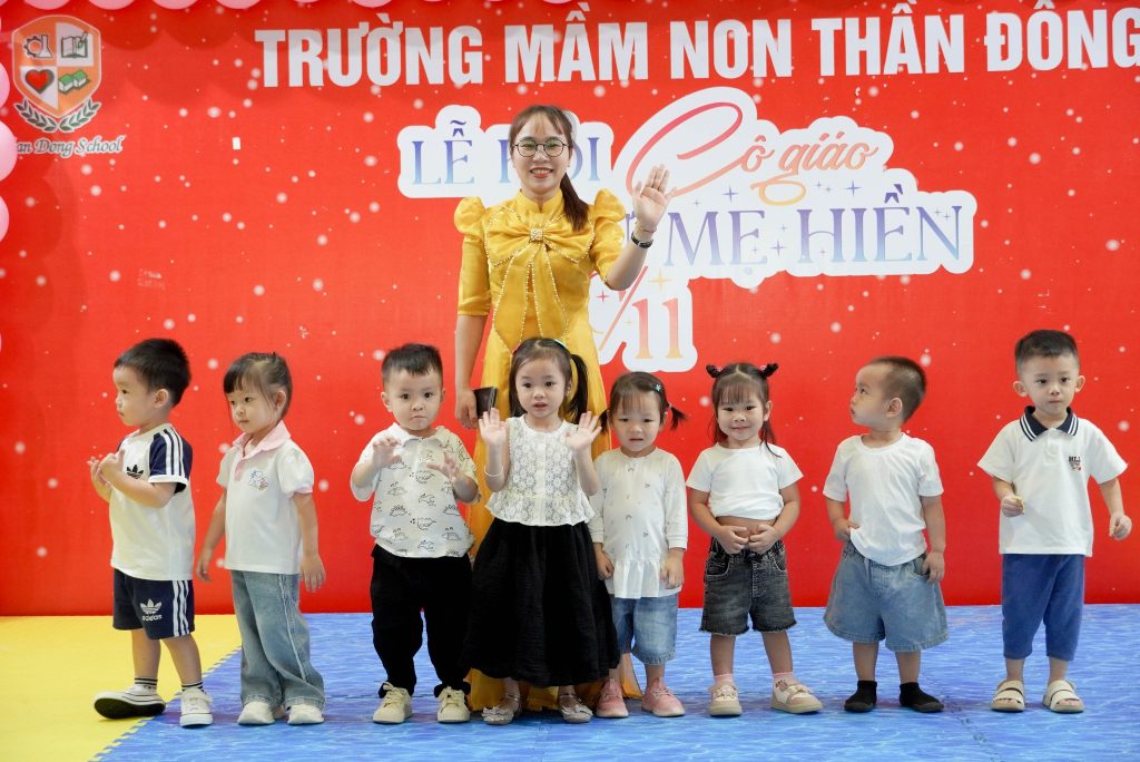 Ngay Nha giao Viet Nam tai Than Dong School 8