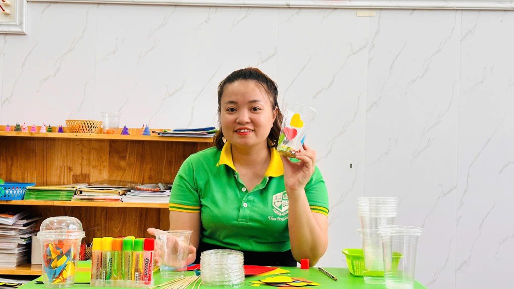 Sang tao phat trien cung be yeu qua gio hoc thu cong 12