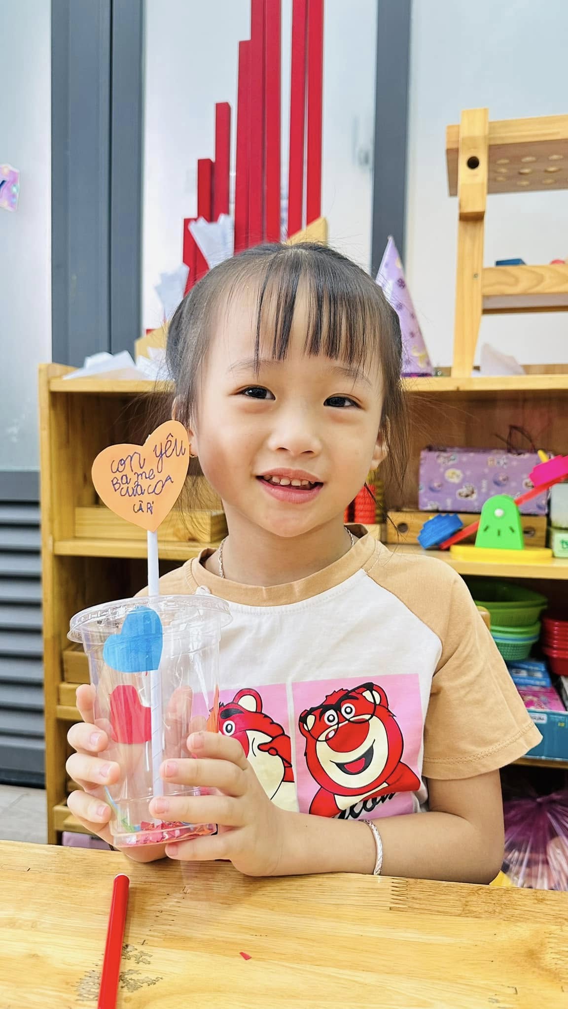 Sang tao phat trien cung be yeu qua gio hoc thu cong 6