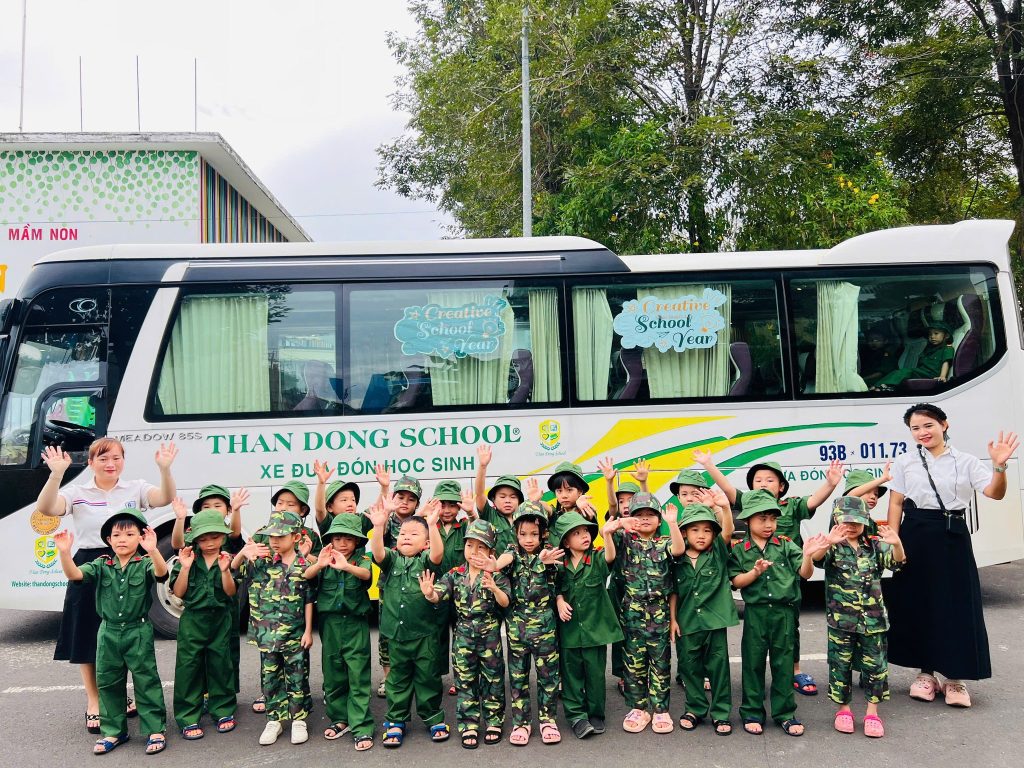 Trai nghiem tham quan doanh trai bo doi 2