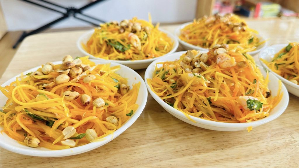 Be tap lam noi tro trai nghiem lam goi du du 1