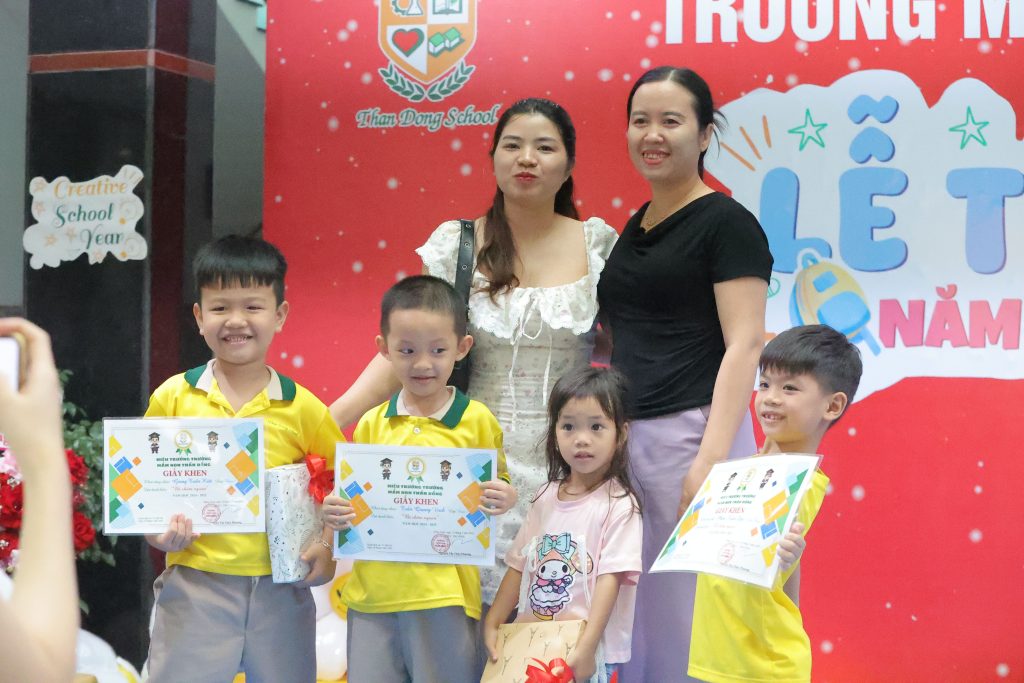 Mot hanh trinh day yeu thuong cung Truong Mam Non Than Dong 10 min