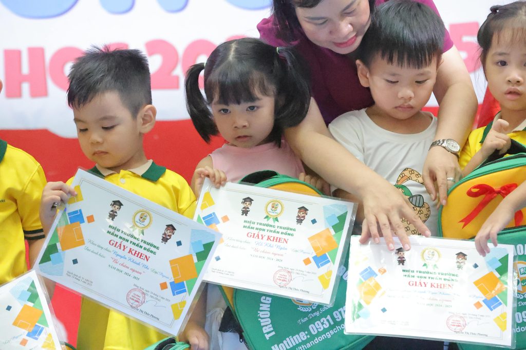 Mot hanh trinh day yeu thuong cung Truong Mam Non Than Dong 8 min
