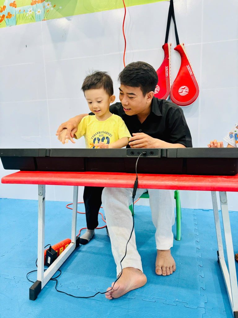 Tiet hoc Am Nhac vui nhon cua lop Bunny 1 tai Truong Mam Non Than Dong 1