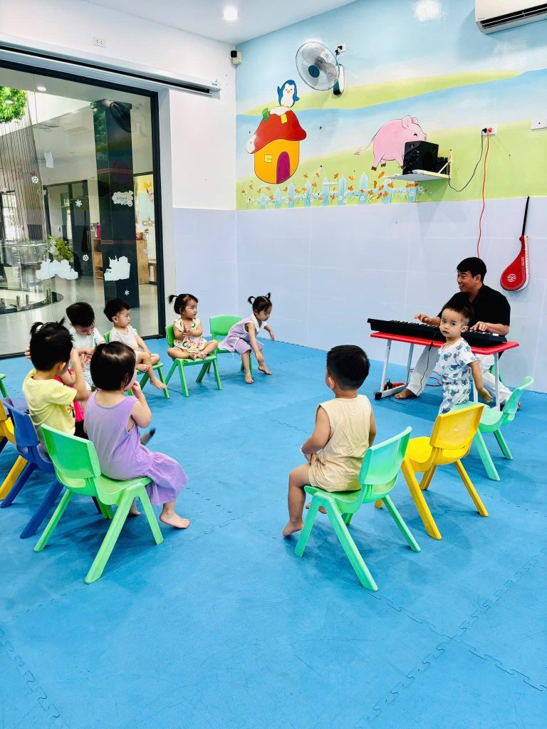 Tiet hoc Am Nhac vui nhon cua lop Bunny 1 tai Truong Mam Non Than Dong 3