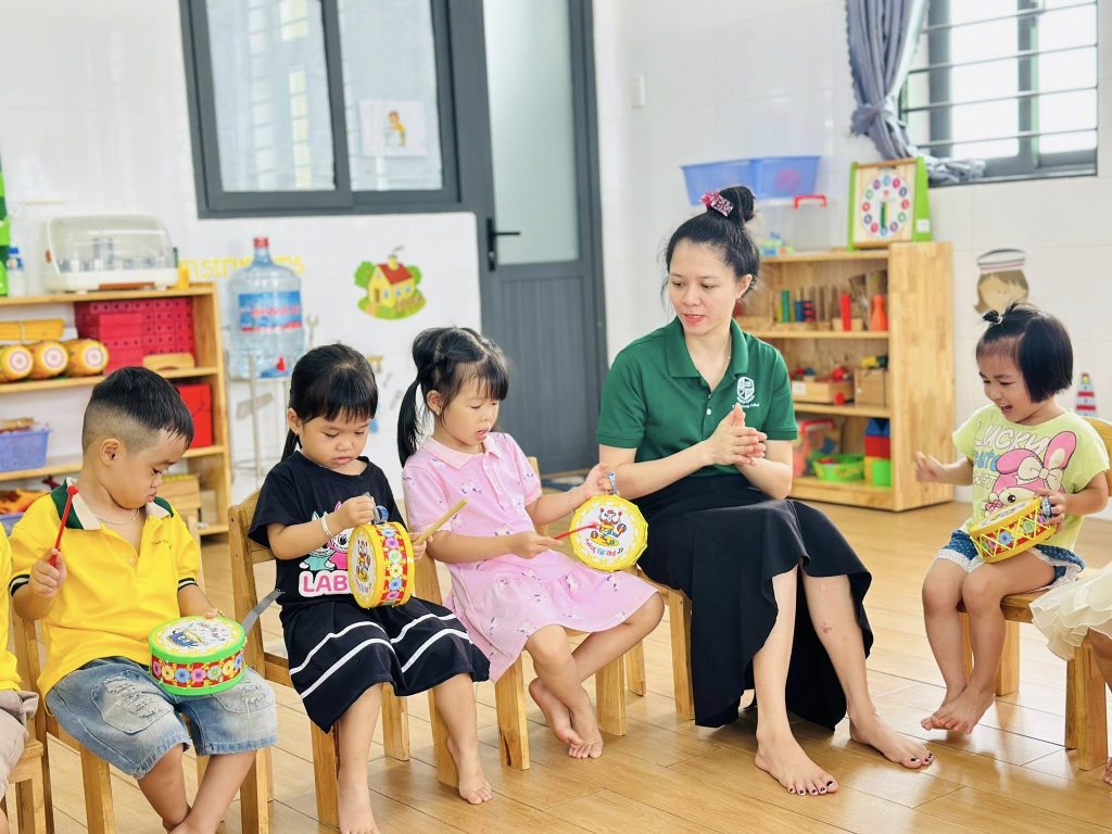 tiet hoc am nhac tai Khoa he 2025 Than Dong Loc Ninh 2