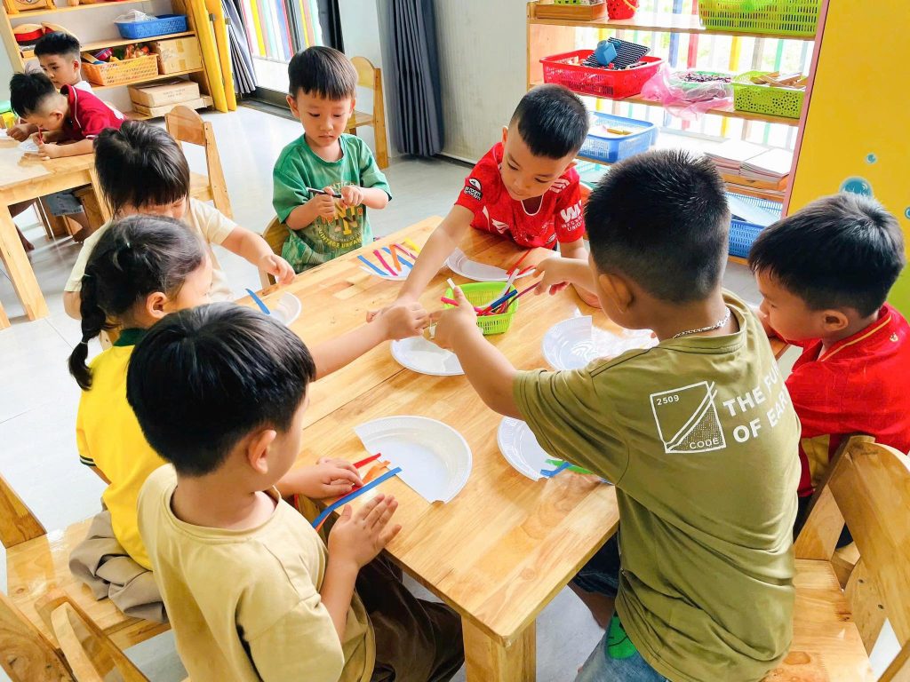 phat trien tu duy va ky nang cho tre voi hoat dong steam tai lop Bear 1 2