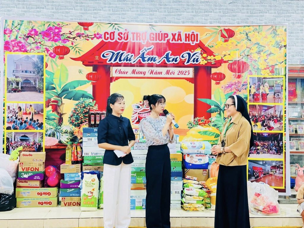 Chương trình chia sẻ yêu thương tại Mái ấm An Vũ của Mầm non Thần Đồng Tà Bế Chuong trinh chia se yeu thuong tai Mai am An Vu cua Mam non Than Dong Ta Be 1