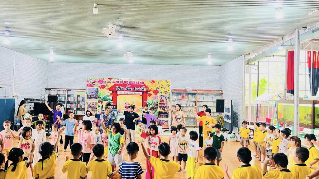 Chương trình chia sẻ yêu thương tại Mái ấm An Vũ của Mầm non Thần Đồng Tà Bế Chuong trinh chia se yeu thuong tai Mai am An Vu cua Mam non Than Dong Ta Be 7