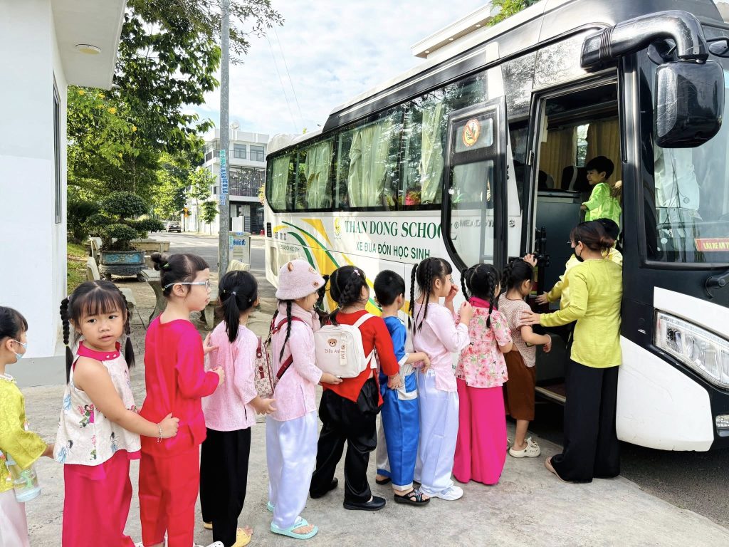 Hành trình khám phá Nông trại Quả Điều Vàng của các bé khối Lá Mầm non Thần Đồng Hanh trinh kham pha Nong trai Qua Dieu Vang cua cac be khoi La Mam non Than Dong 1