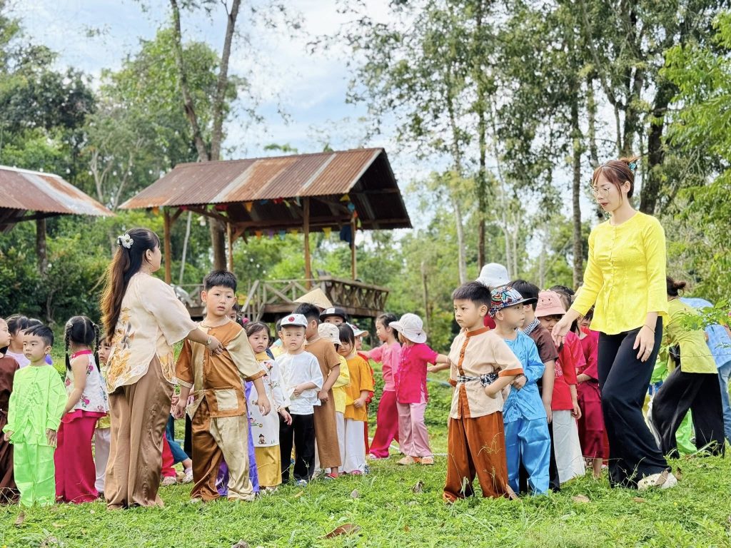 Hành trình khám phá Nông trại Quả Điều Vàng của các bé khối Lá Mầm non Thần Đồng Hanh trinh kham pha Nong trai Qua Dieu Vang cua cac be khoi La Mam non Than Dong 7