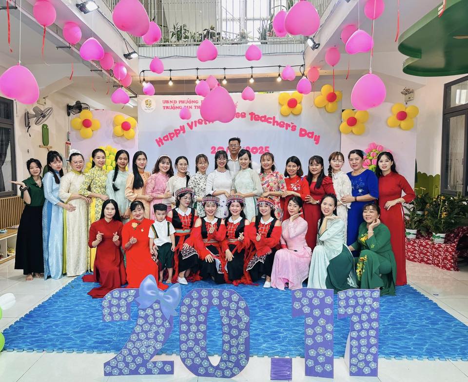 Kỷ niệm 43 năm Ngày Nhà giáo Việt Nam 20/11 tại Hệ thống Trường Mầm non Thần Đồng Ky niem 43 nam Ngay Nha giao Viet Nam 2011 tai He thong Truong Mam non Than Dong 2