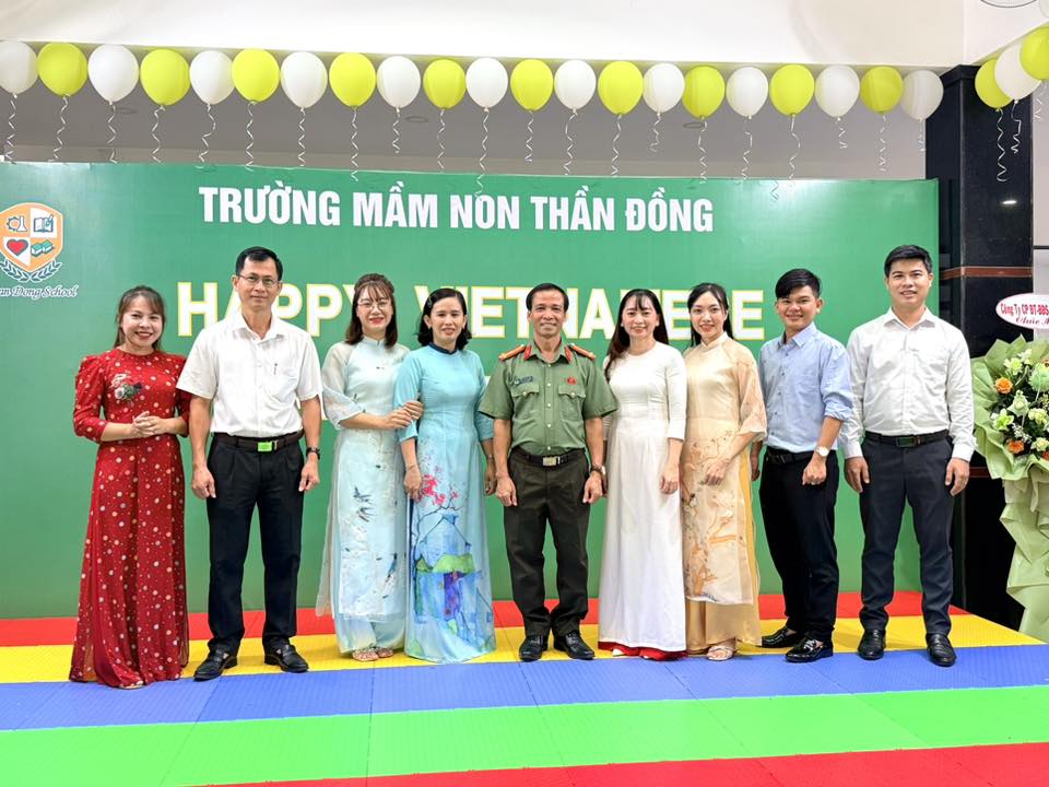 Kỷ niệm 43 năm Ngày Nhà giáo Việt Nam 20/11 tại Hệ thống Trường Mầm non Thần Đồng Ky niem 43 nam Ngay Nha giao Viet Nam 2011 tai He thong Truong Mam non Than Dong 6