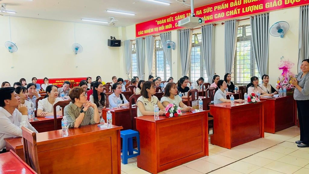 Tập huấn giáo viên mầm non tại Hệ thống Mầm non Thần Đồng trước thềm năm học mới 2025 Tap huan giao vien mam non tai He thong Mam non Than Dong truoc them nam hoc moi 2025 3